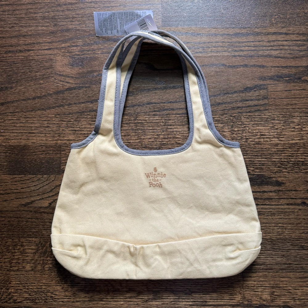 Disney Parks Epcot United Kingdom Winnie the Pooh and Pals Classic Tote Bag NWT - Picture 3 of 5